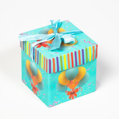 Коробка подарочная с воздушными шарами 10*10см 1